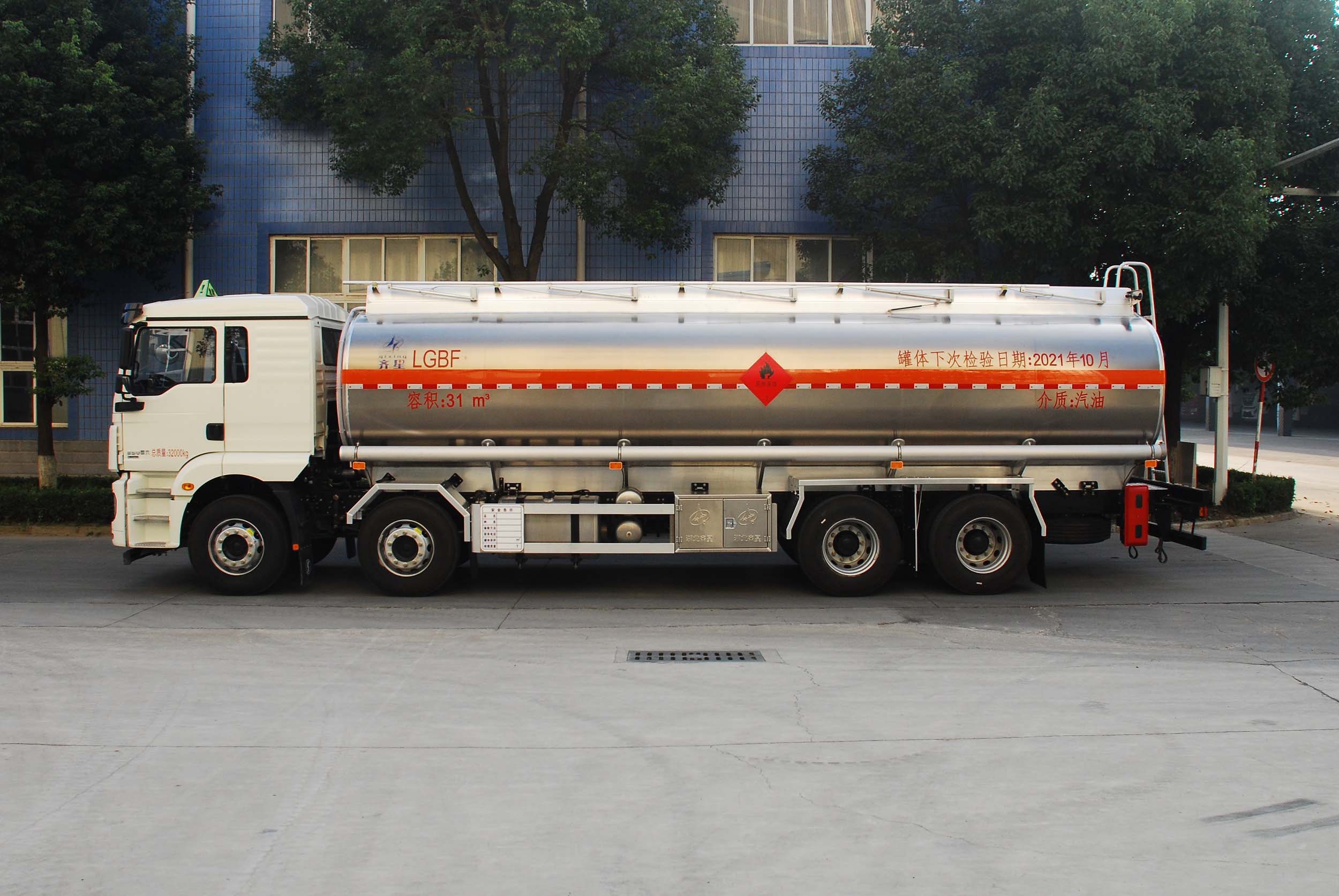 陕汽德龙20吨油罐车,陕汽德龙四轴油罐车,陕汽德龙前四后八油罐车