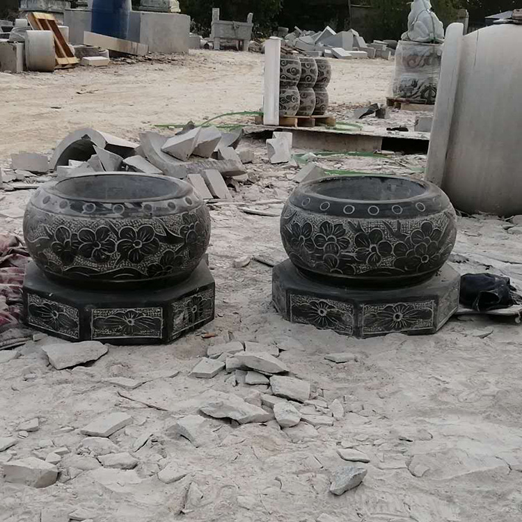 石墩意思是石头墩子,即由宽而厚的石头形成的墩子.