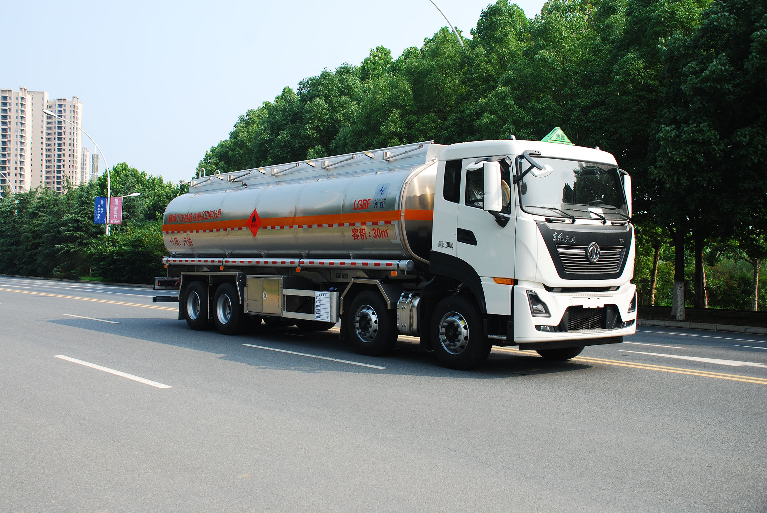 齐星油罐车,齐星产东风天龙30方油罐车