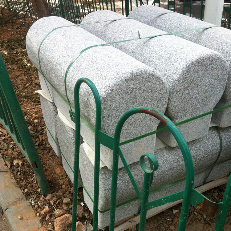 芝麻白花岗岩挡车石 芝麻白车挡石路障批发 g623福建白麻车止石