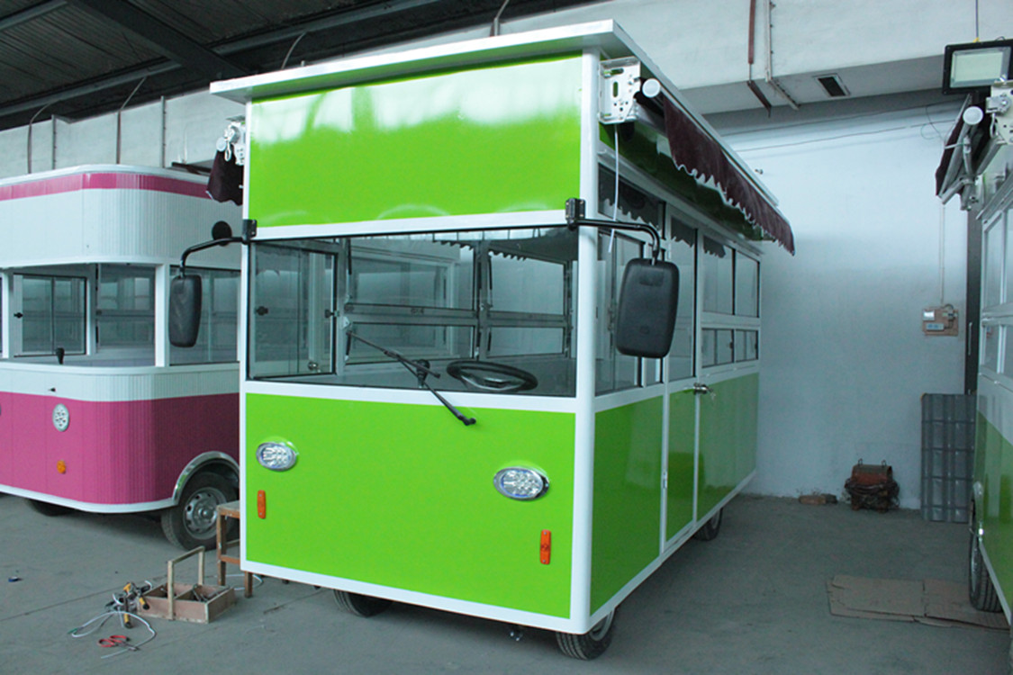 1,选址,选小吃车进行创业,经营者选址应该在人口流动较多的地方,像