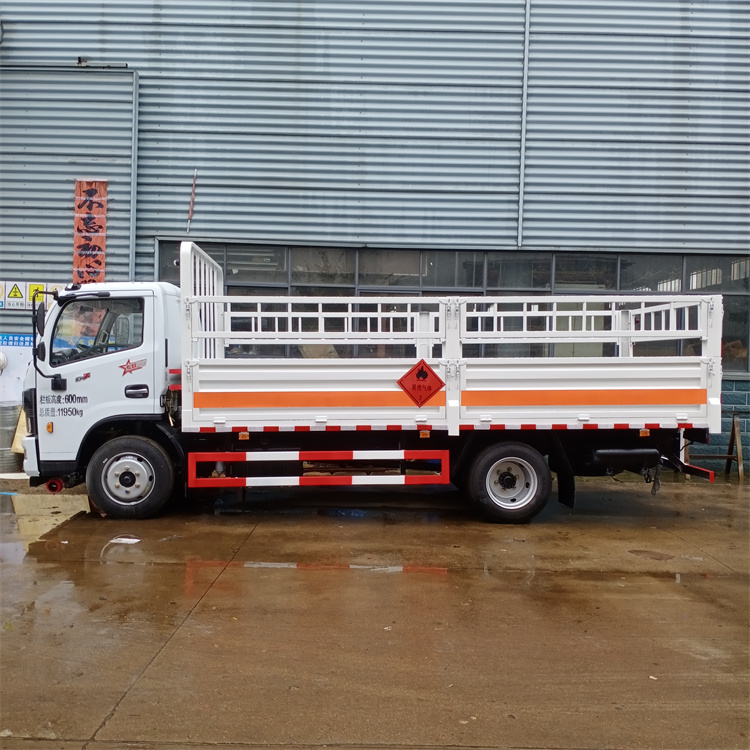 二类危险品运输车 液化气瓶运输车 5米多货箱危化品运输车