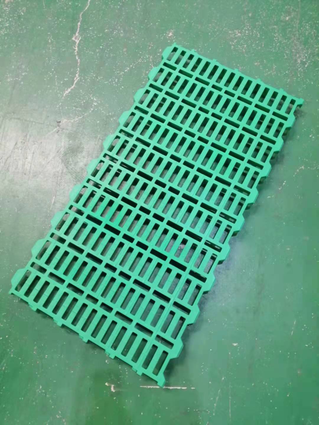 供应新疆羊床漏粪板塑料羊床羊场漏粪板