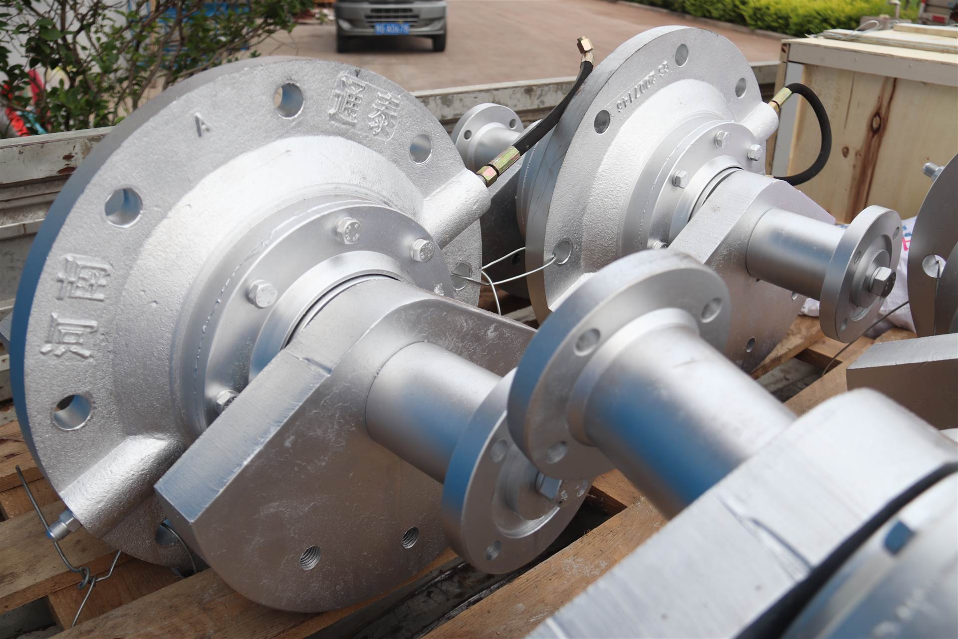 法兰式激振器 通泰机械 稀油激振器批发 润滑无盲区不漏油