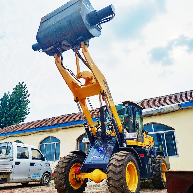 自上料移动式搅拌斗装载机 939搅拌机铲车改装中首重工