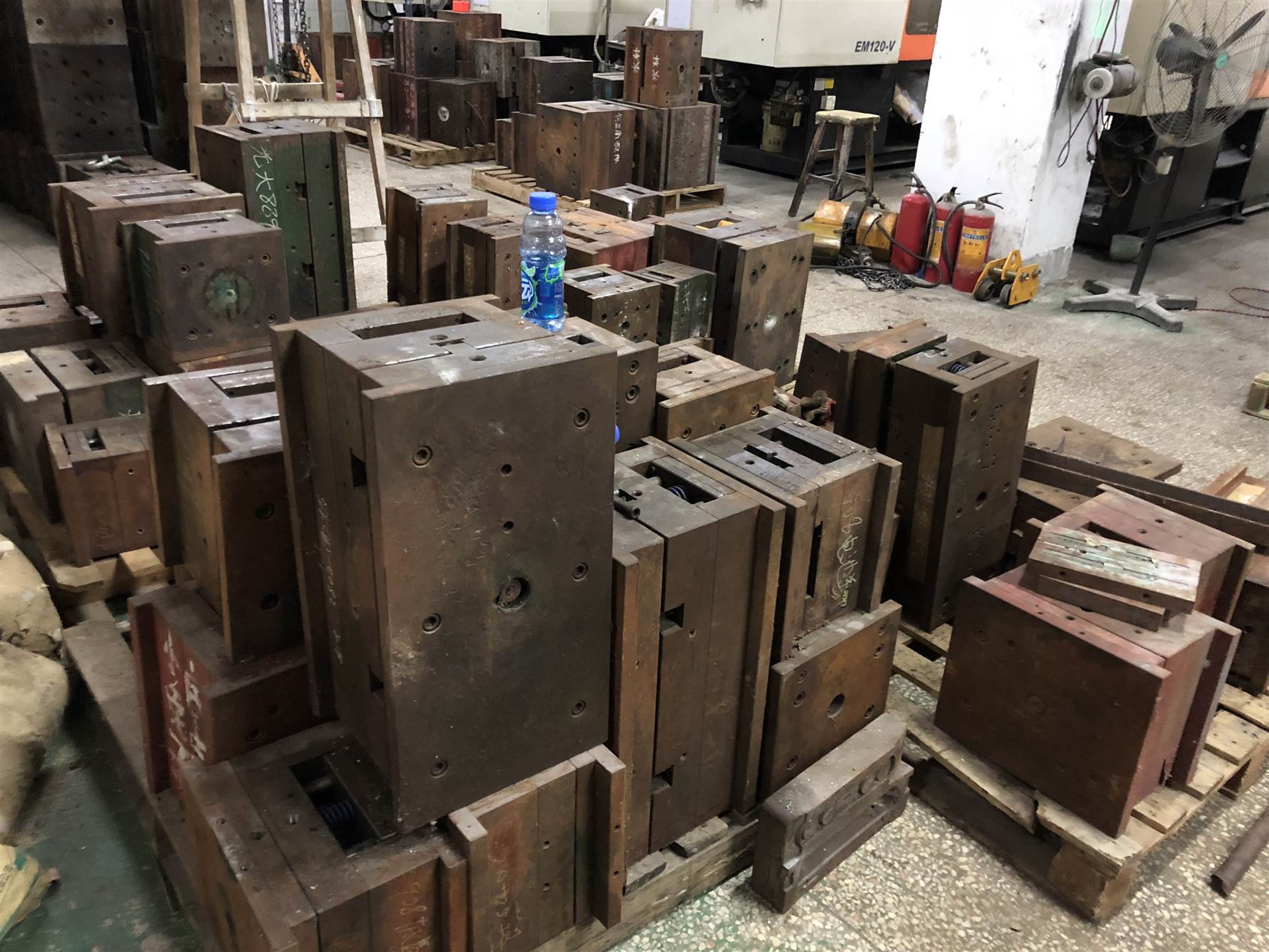 舟山废模具回收处理中心-舟山油压冲床回收厂家电话