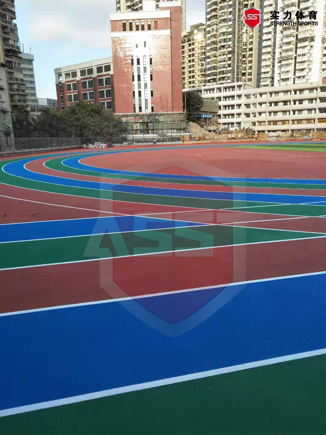 开云电竞学校塑胶跑道 塑胶跑道厚度 室外塑胶篮球场工厂 新国标塑胶跑道厂家-搜了(图1)