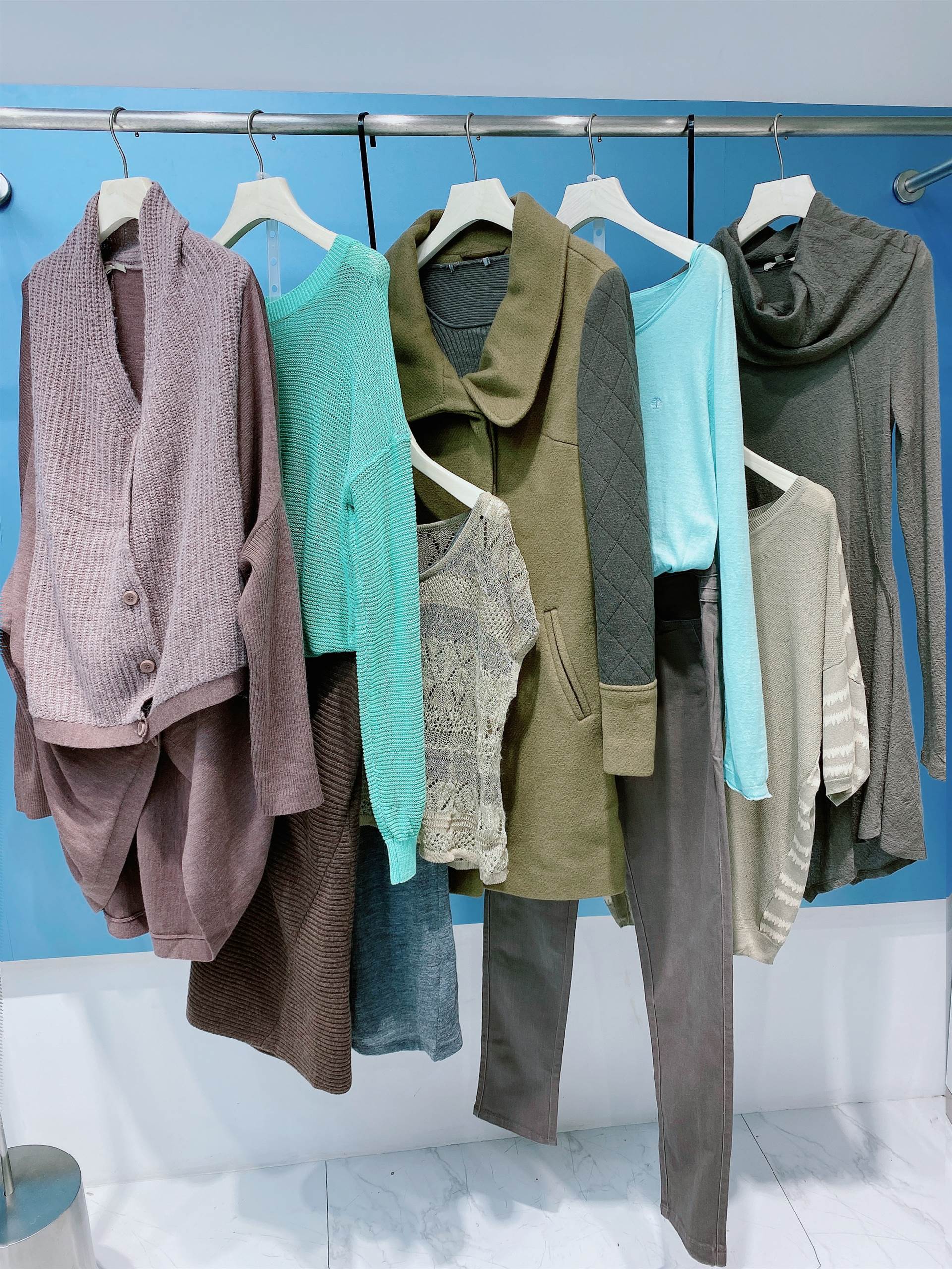 广东品牌折扣女装爵克设计师品牌折扣女装店清仓连衣裙折扣店