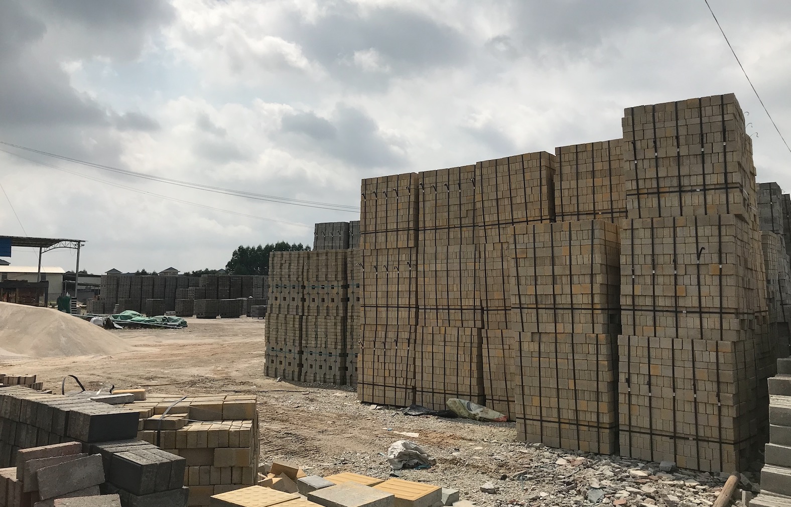 供应南宁市四孔水泥空心砖送货上门