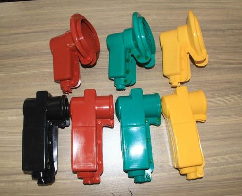 用品,该产品能有效地防止原来裸露在外的电力设备端头由于人为接触