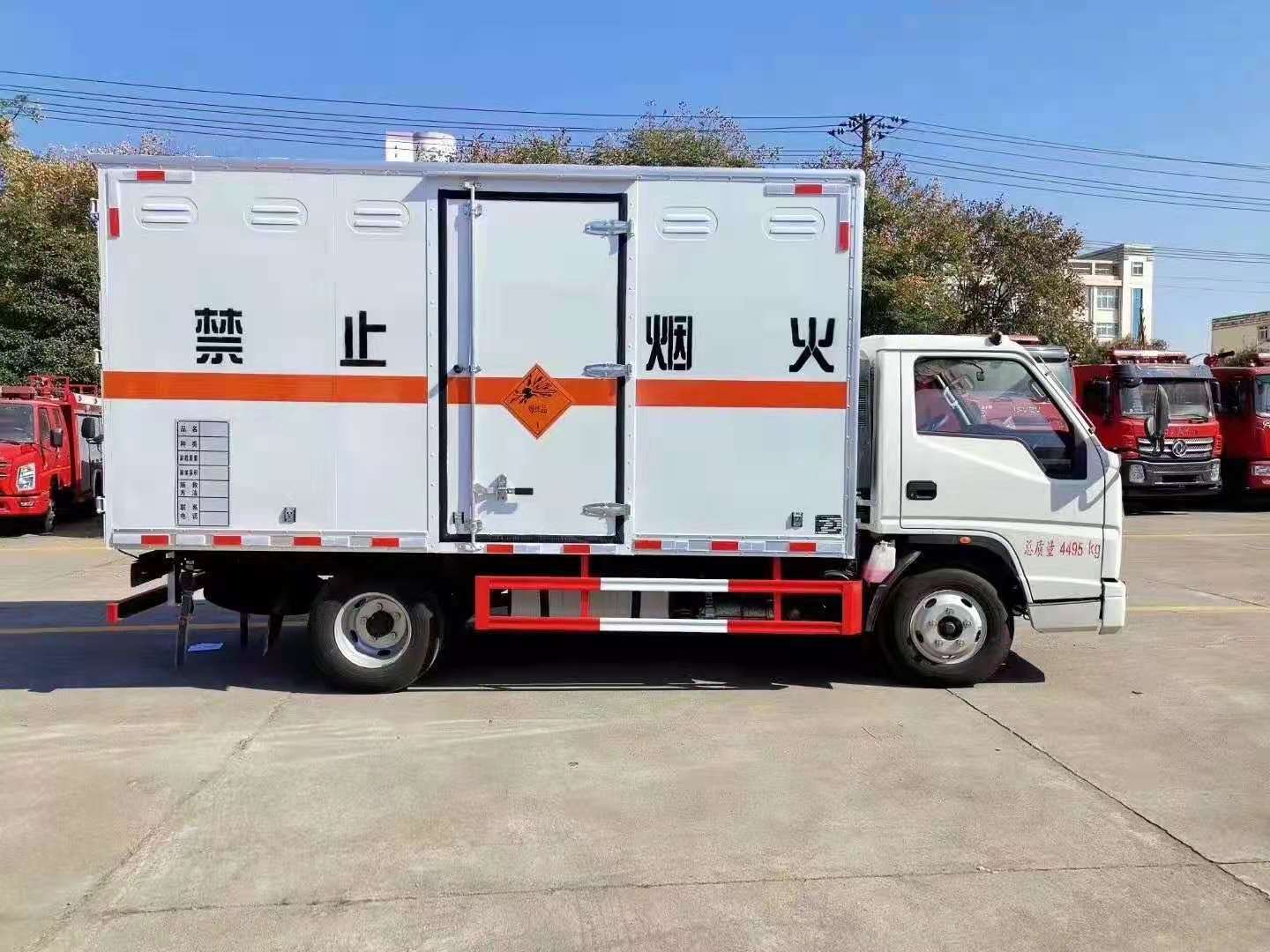 江西李总订购2台江铃国六危险品车