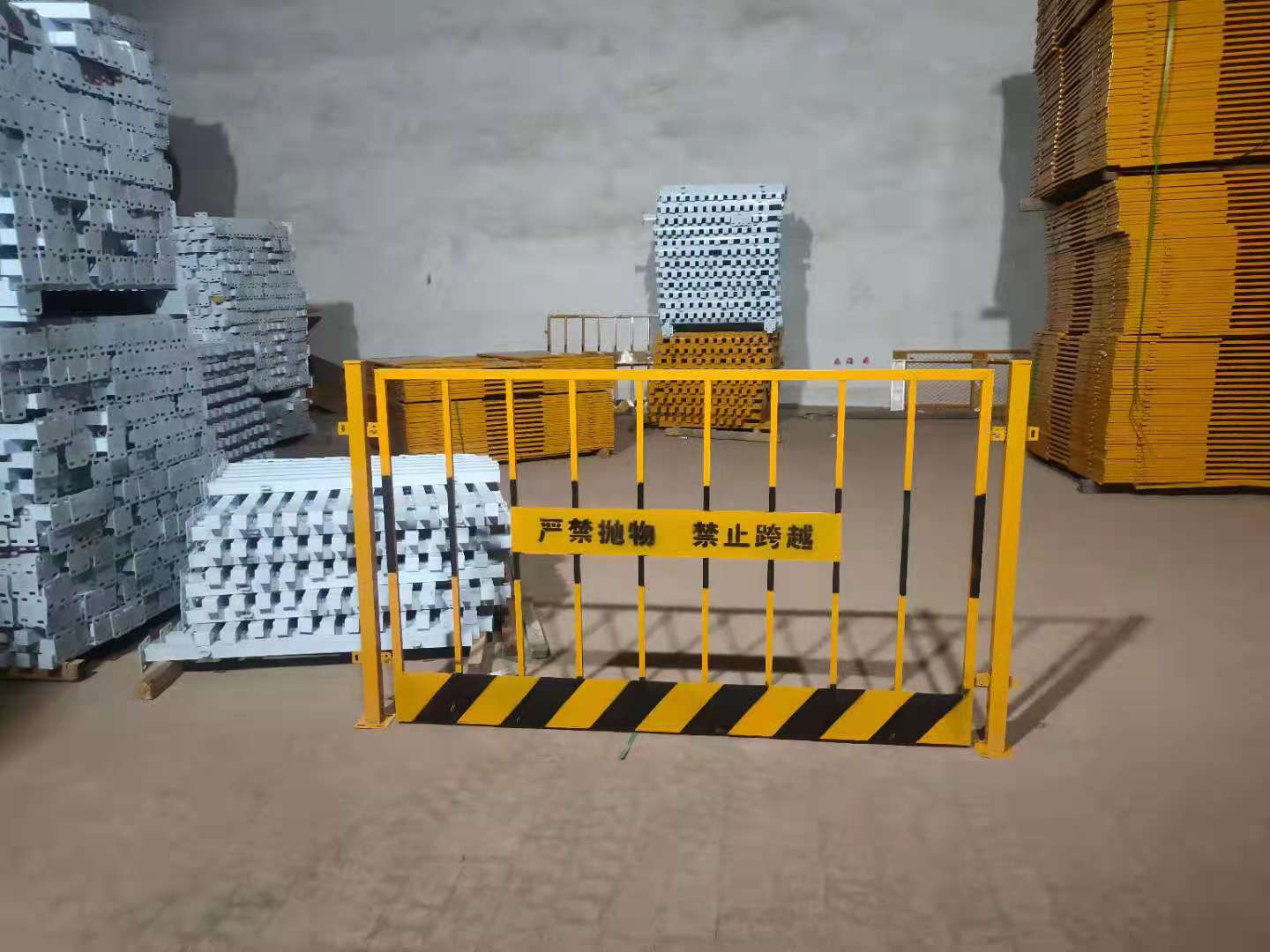 建筑工地围栏道路施工临时隔离网定型化临边红白基坑护栏防护栏杆