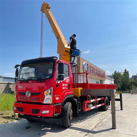 东风畅行D1单桥8吨随车吊 车厢6米1 集装箱活动板房吊装