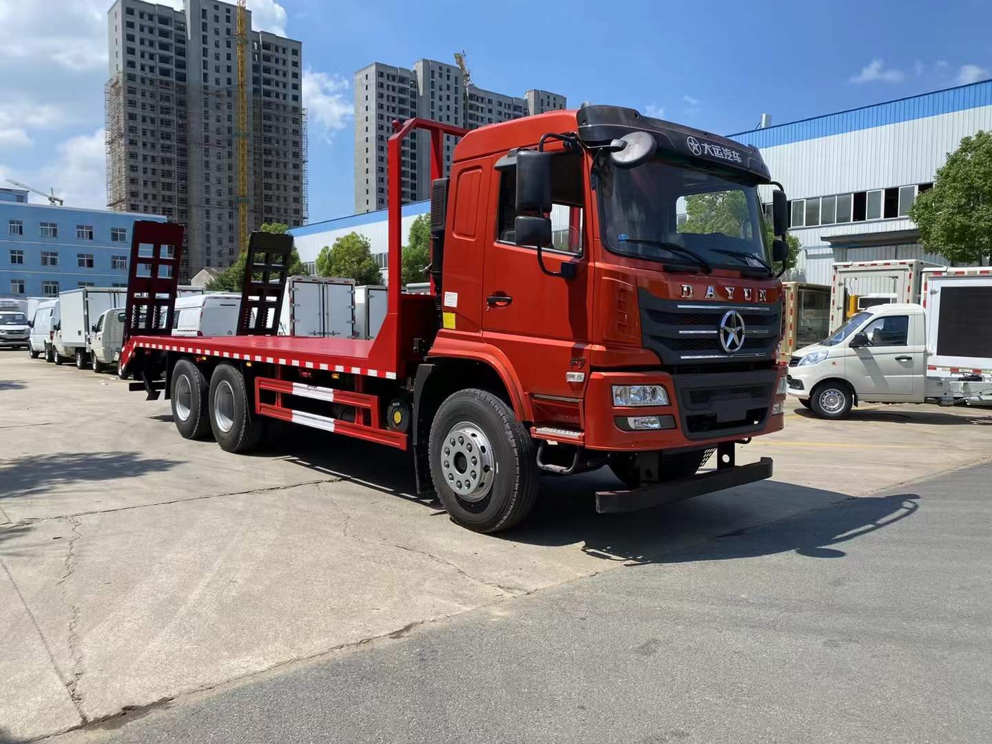 大运后双桥平板运输车 国六大型后八轮平板运输车