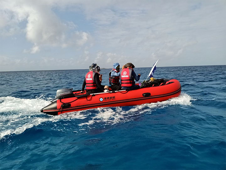 冲锋舟铝合金底快艇橡皮艇加厚硬底耐磨便携皮划艇充气船路亚艇