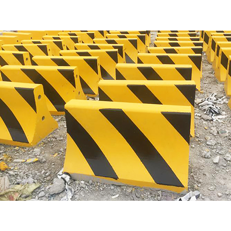 水泥隔离墩太原小区水泥防撞路障