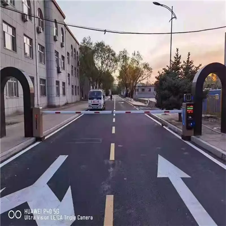 聊城車牌識別停車場物業(yè)收費道閘門禁起落桿
