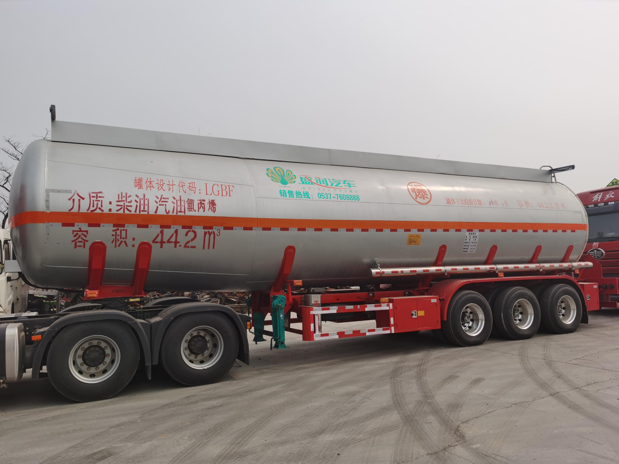 山东盛润不锈钢液罐车