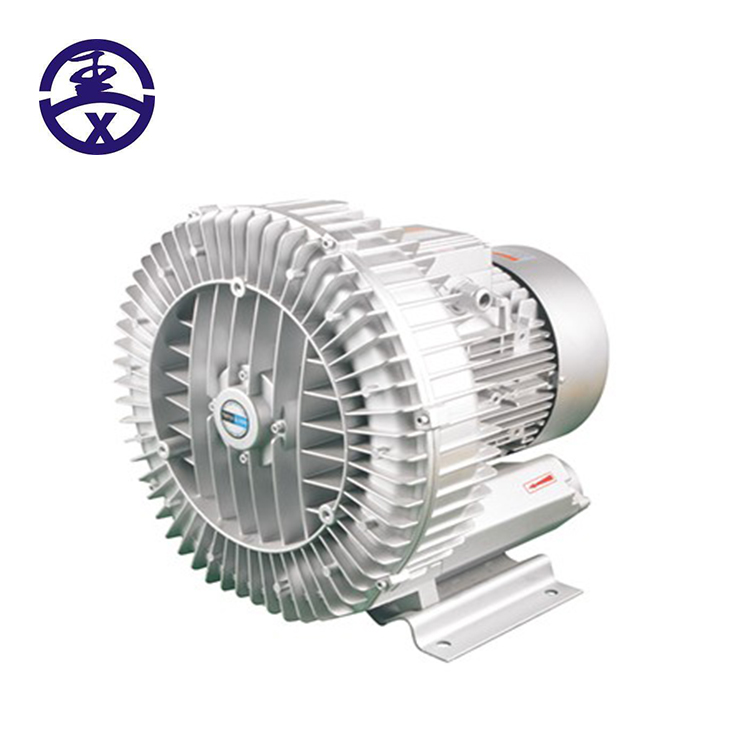 高压风机组装好待做防护漆