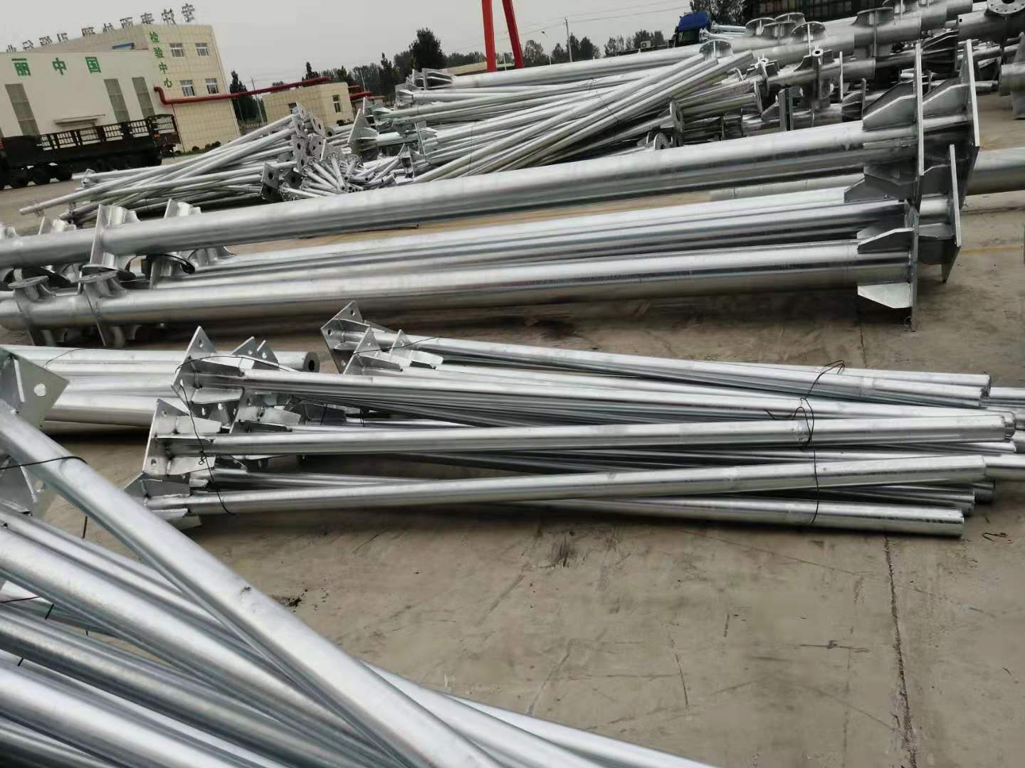 单柱式公路标志杆