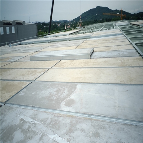 钢边框保温隔热轻型板厂家 神博生产及安装人工费