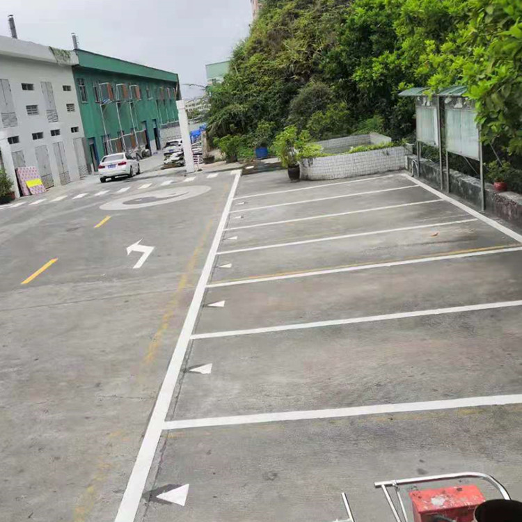 市政道路划线 停车场车位划线 标线边缘整齐