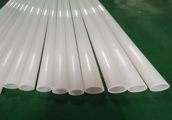 pvdf管材为高分子集合物-聚偏氟乙烯集合塑料材料,当其被加热至500