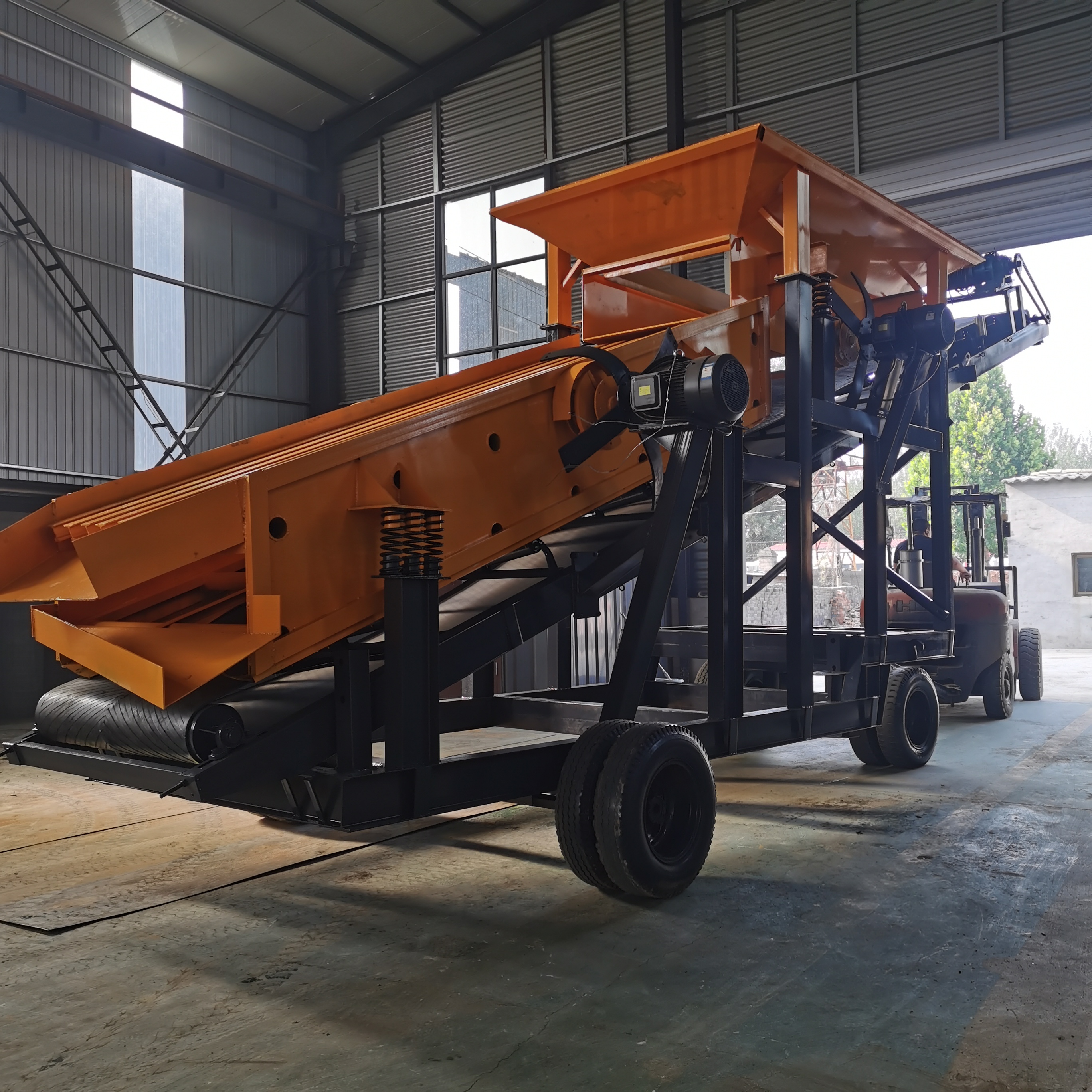 速凌大型震动筛 180型移动筛石机厂家 土石分离器