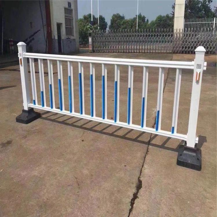 九星u型锌钢栏杆单价南阳人行道隔离护栏厂家安全隔离栅栏