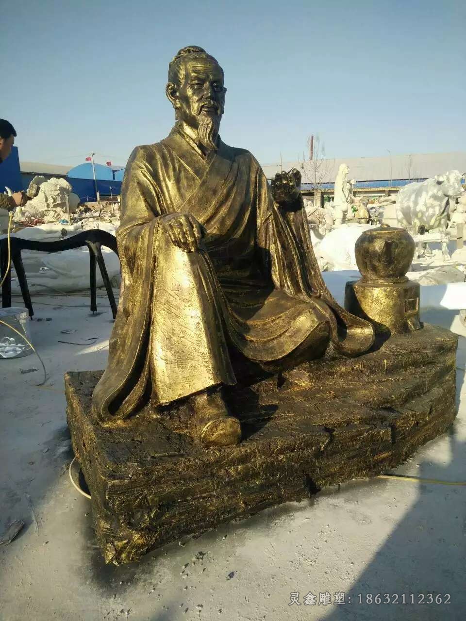 名医张仲景写字校园铜雕