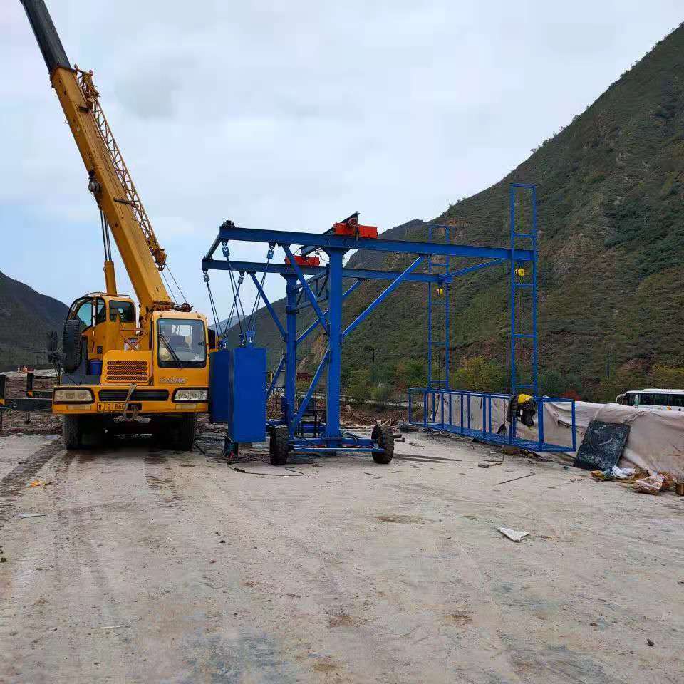 山西大同 防撞墙模板台车桥梁防撞墙护栏模板台车