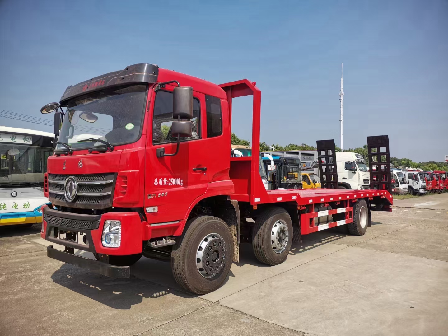 平板车 东风D17-Z小三轴 玉柴245马力 板长8.5米 二手挖机平板