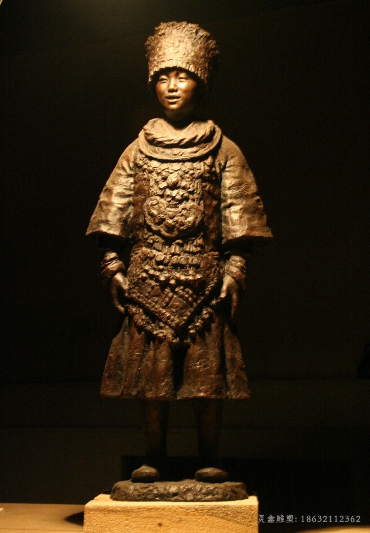 少数民族人物校园铜雕