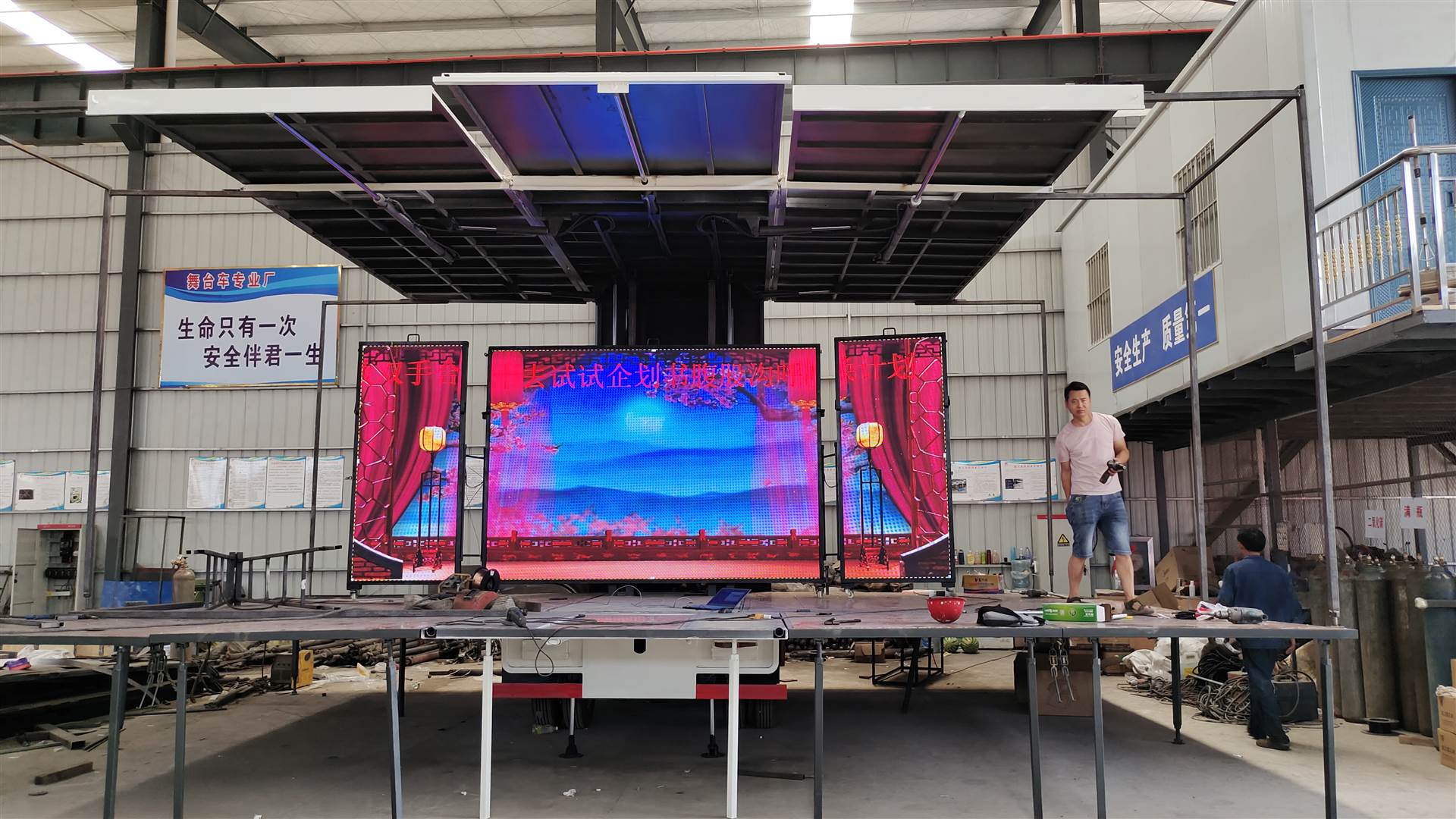 山东重汽豪沃42米舞台车那里买