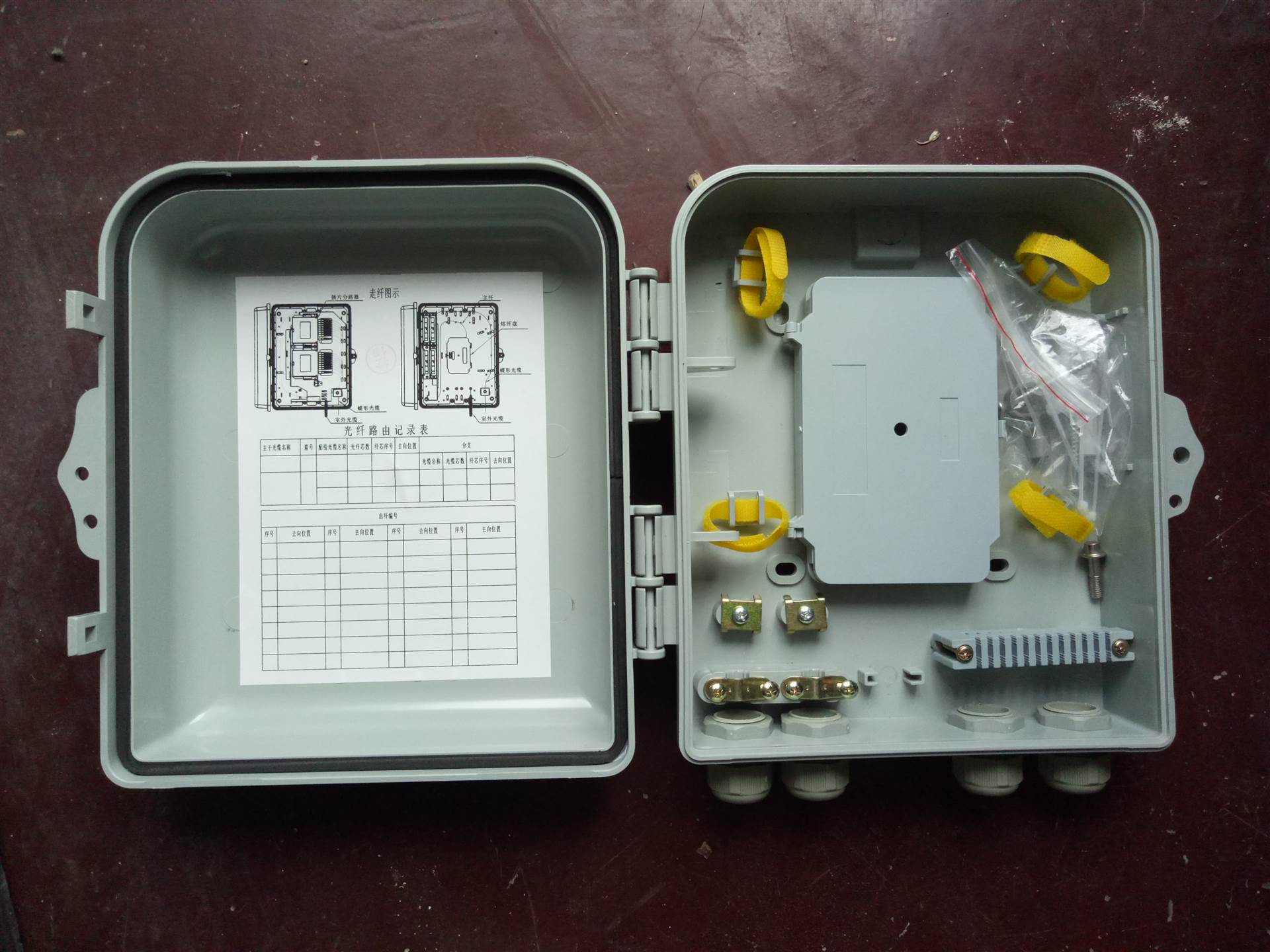 冷轧板光纤分纤箱冷轧板12芯分纤箱