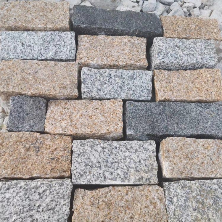 黄锈石地铺方石芝麻黑芝麻灰马蹄石小方块弹石花岗岩加工厂