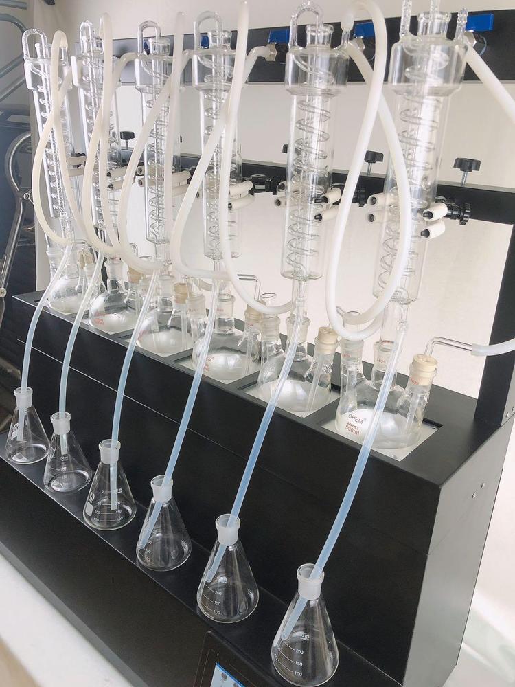 仪器初次使用时,建议采用纯水或蒸馏水以防长时间使用有水垢结成,液位