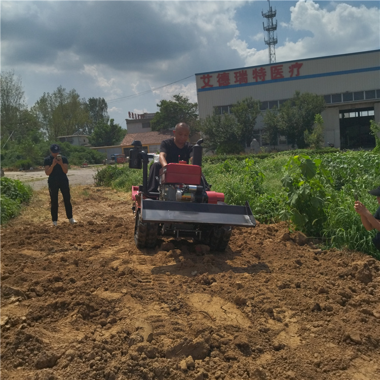 25马力履带开沟施肥机  菜园微型开沟施肥机 小型果园开沟施肥机