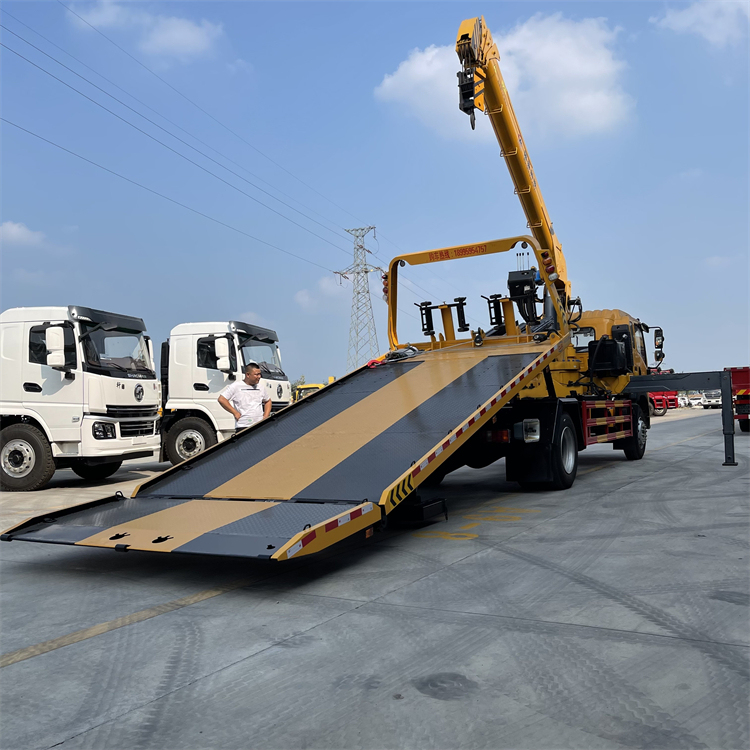 清障车带吊价格 重汽豪沃清障车价格 5吨清障车价格