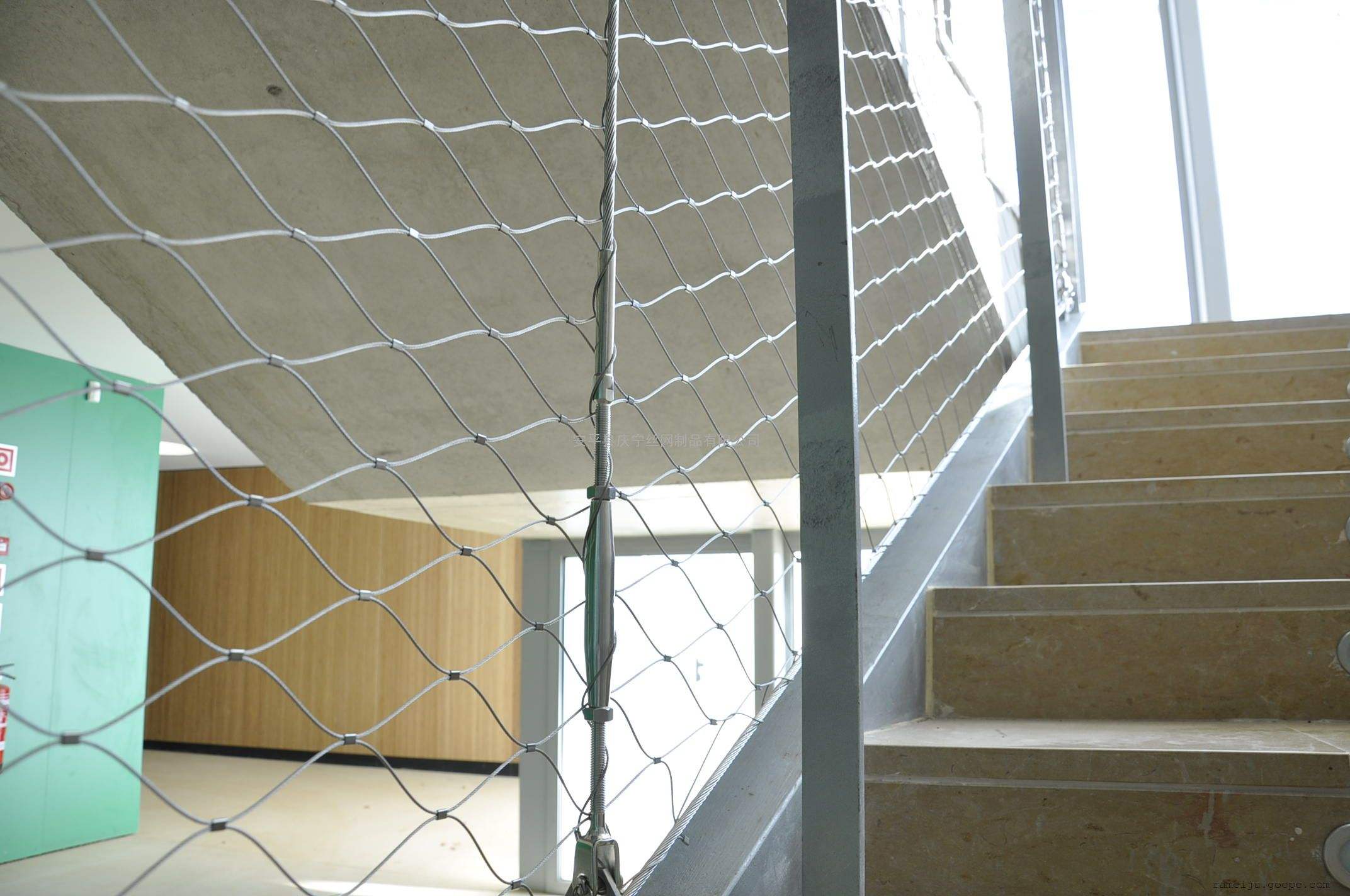 楼梯防护网安装佰纳批发厂家价格低电话同微