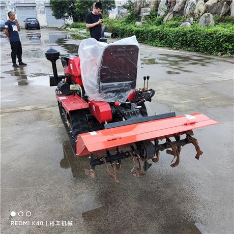方向盘履带旋耕机 坐驾式履带开沟深度 农用履带式耕地机