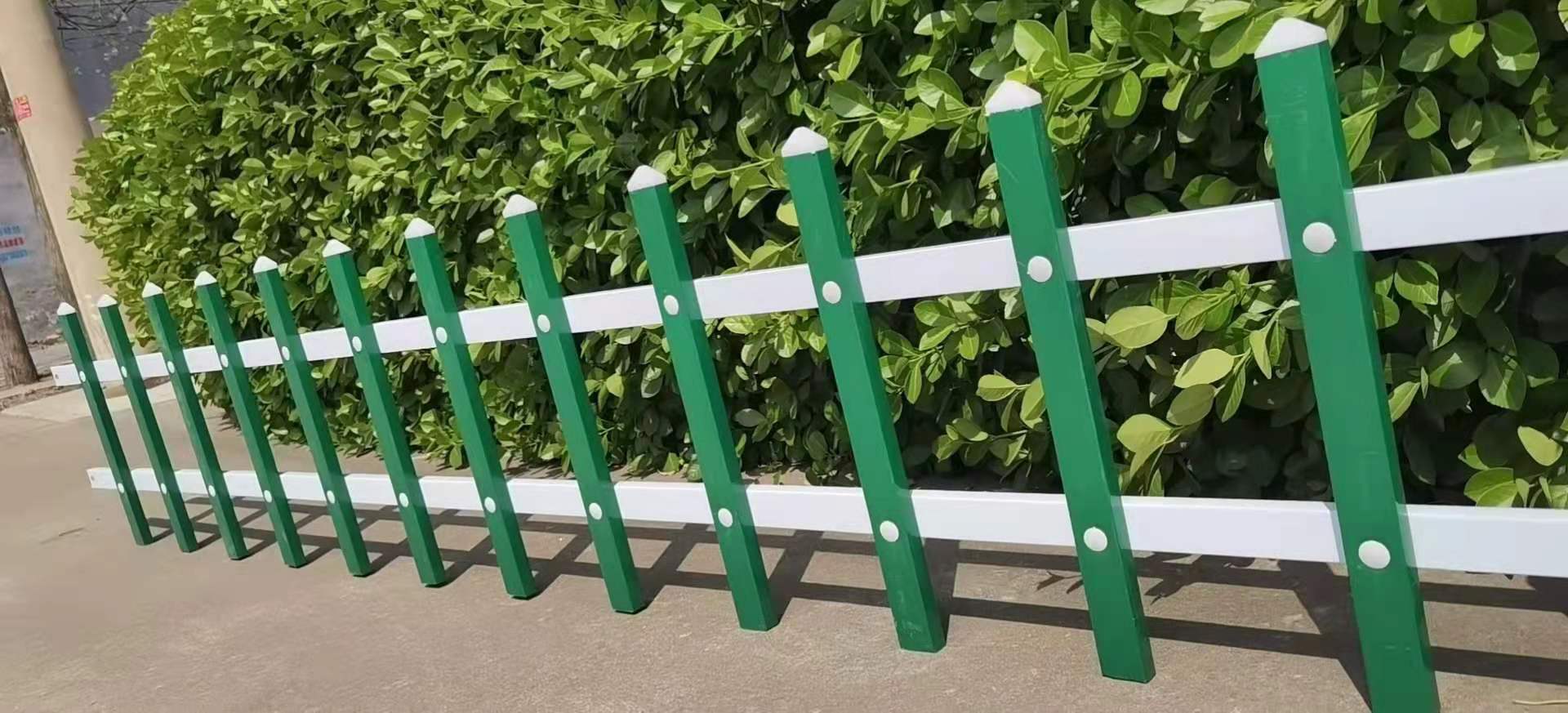 pvc草坪护栏花园小篱笆绿化栅栏怎么安装