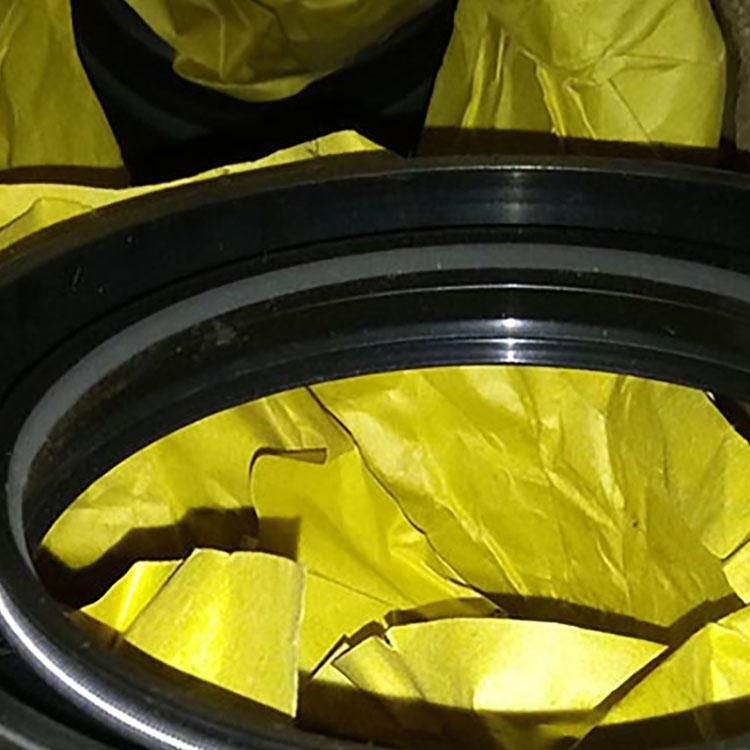 16y4011500油封山推sd16推土机配件涨紧弹簧油封