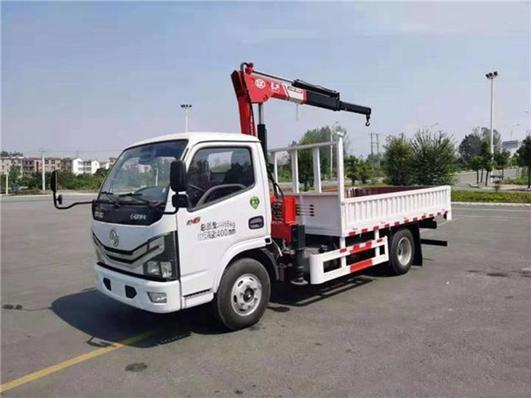 国六蓝牌随车吊 东风多利卡2吨随车吊