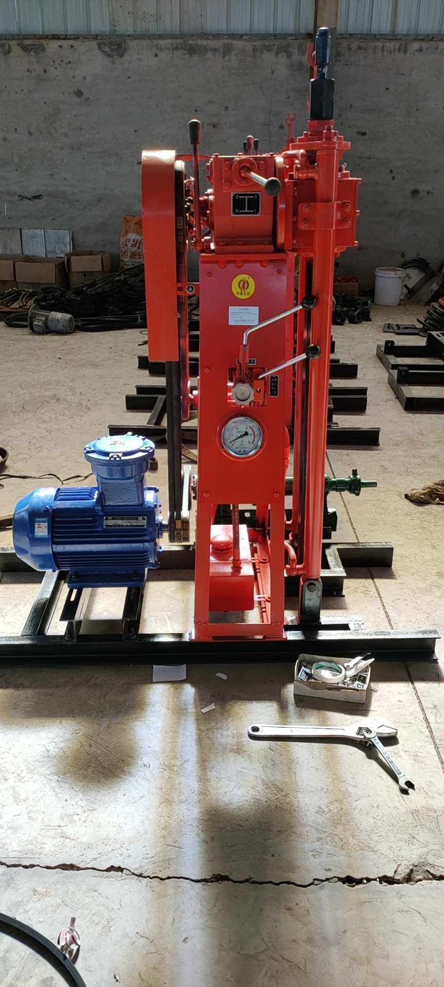 轻便型全液压岩心钻机