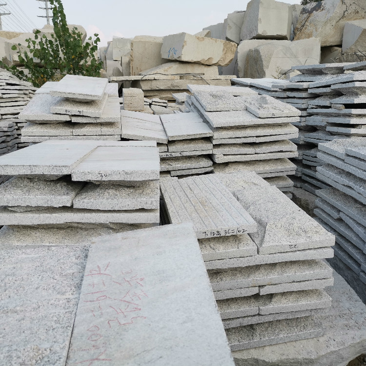 厂家销售 地铺黄锈石自然面 黄锈石花岗岩 自然面石材地铺石