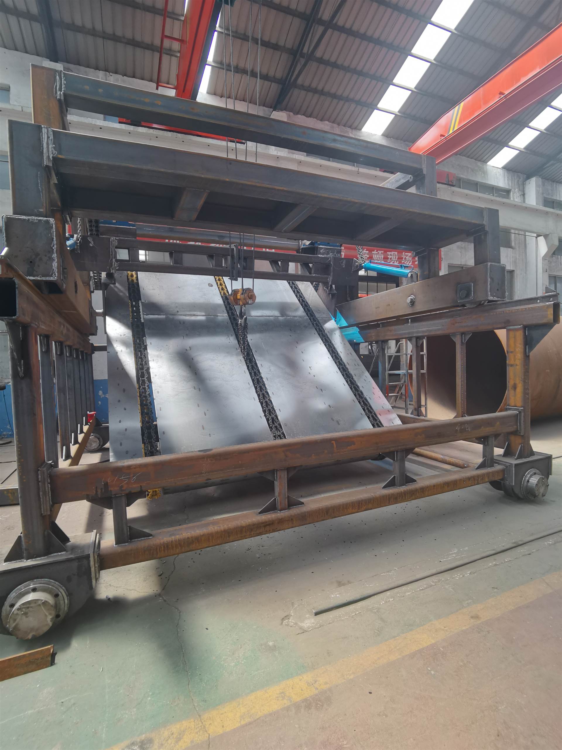 一,产品简介链板翻抛机用于畜禽粪便,污泥垃圾,糖厂滤泥,糟渣饼粕和