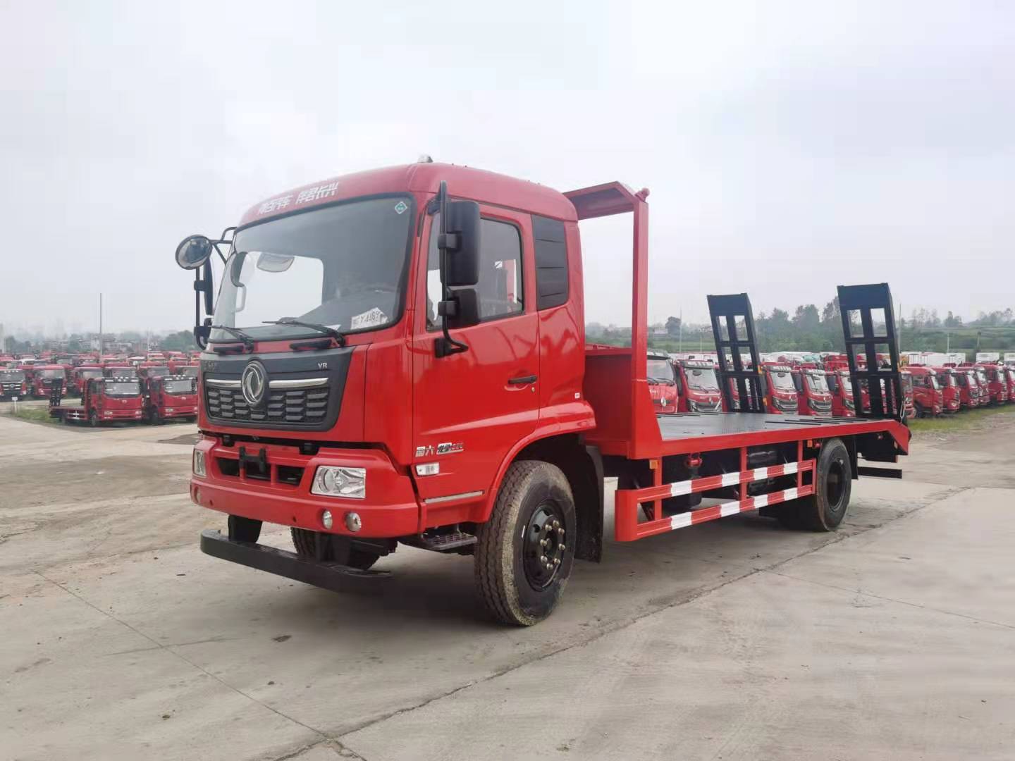 东风天锦单桥平板车