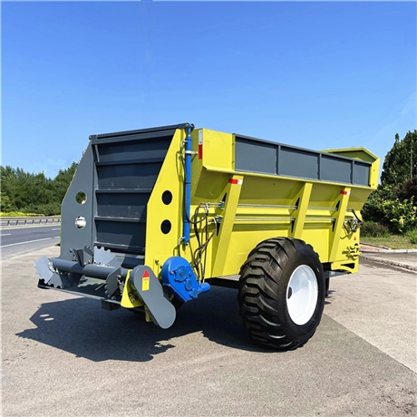大连雨林牵引式撒粪车 新型农用全自动扬粪机