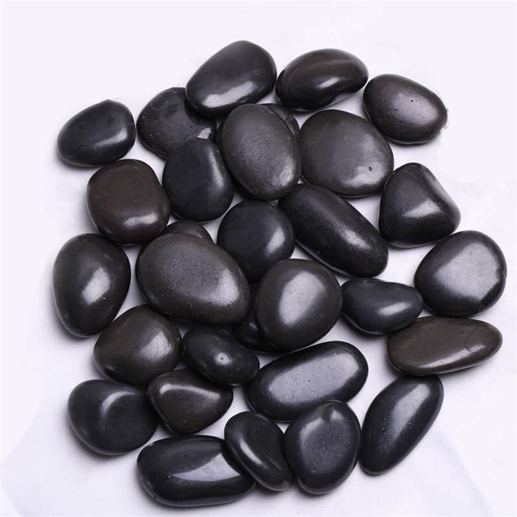 黑色抛光鹅卵石 园林造景黑色高光雨花石 工程铺路水池垫底石头